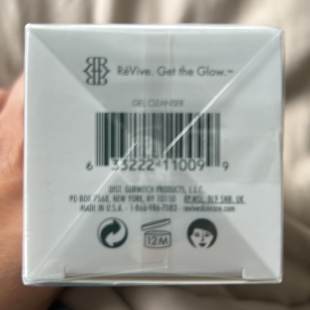 RéVive Gel Cleanser Gentle Purifying Wash - Picture 3 of 3